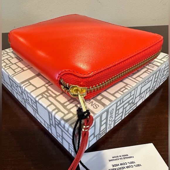 New Comme des Garcons red zip around wallet - Picture 3 of 10